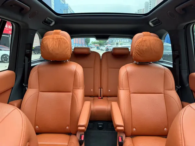 Li Auto L8 — Фото автомобиля 5