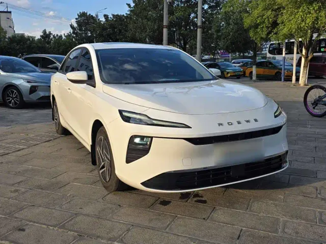 Roewe D6 — Фото автомобиля 9