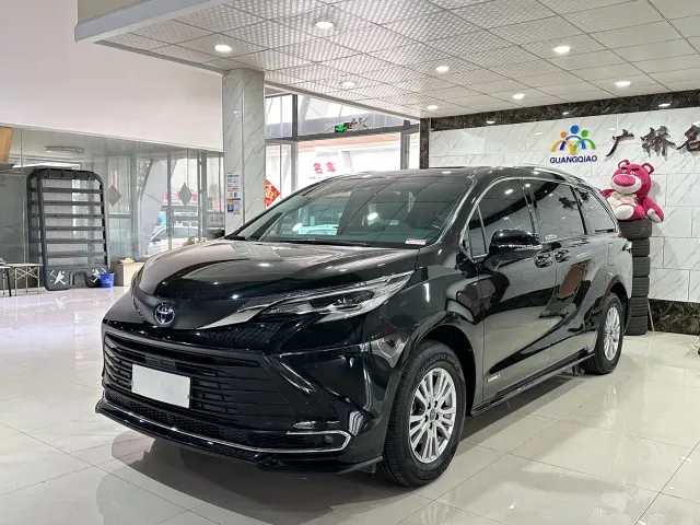 Фотография автомобиля — Toyota Sienna
