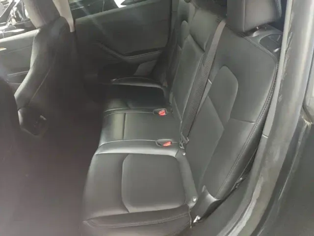 Tesla Model Y — Фото автомобиля 16