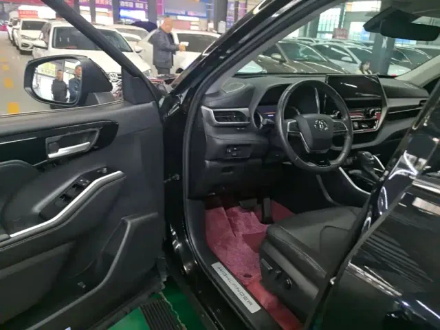 Toyota Highlander — Фото автомобиля 15