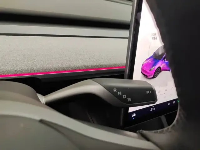 Tesla Model Y — Фото автомобиля 13