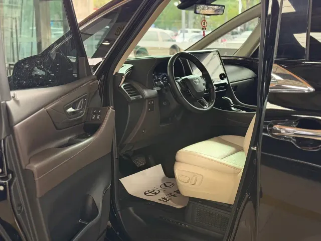 Toyota Alphard — Фото автомобиля 8