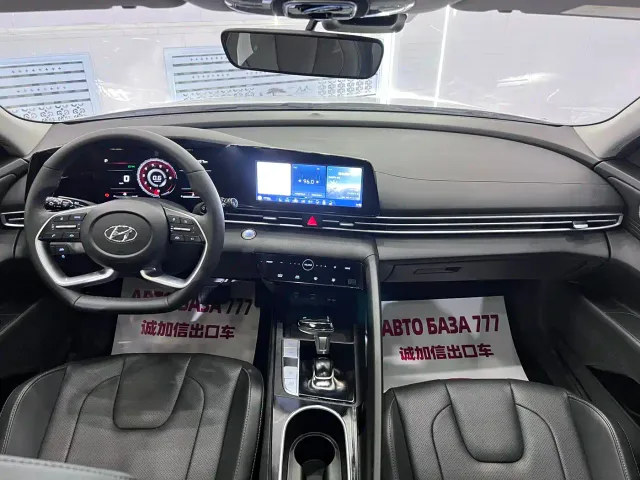 Hyundai Elantra — Фото автомобиля 15