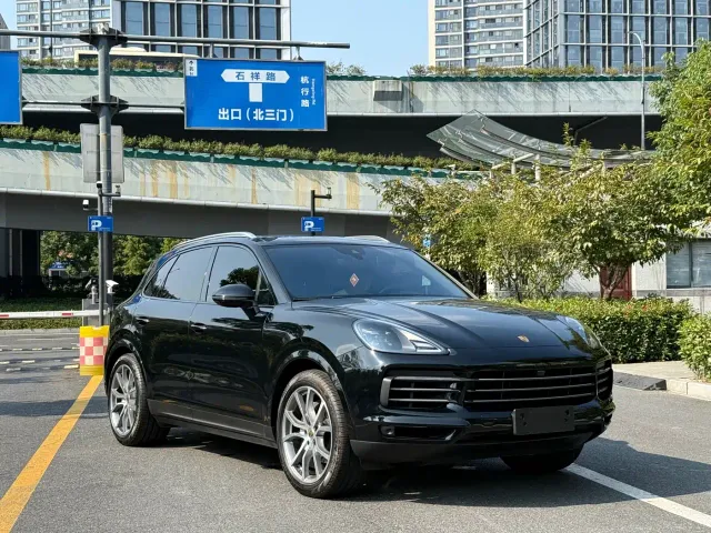 Porsche Cayenne — Фото автомобиля 3
