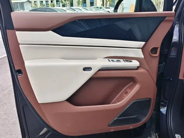 BYD Xia — Фото автомобиля 16
