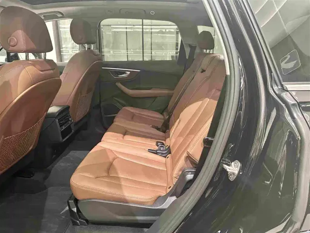 Audi Q7 — Фото автомобиля 10