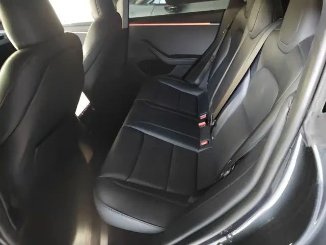 Tesla Model 3 — Фото автомобиля 9