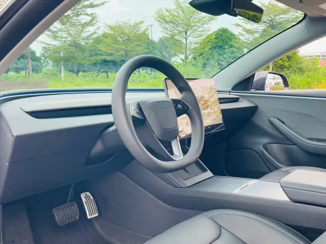 Tesla Model 3 — Фото автомобиля 18