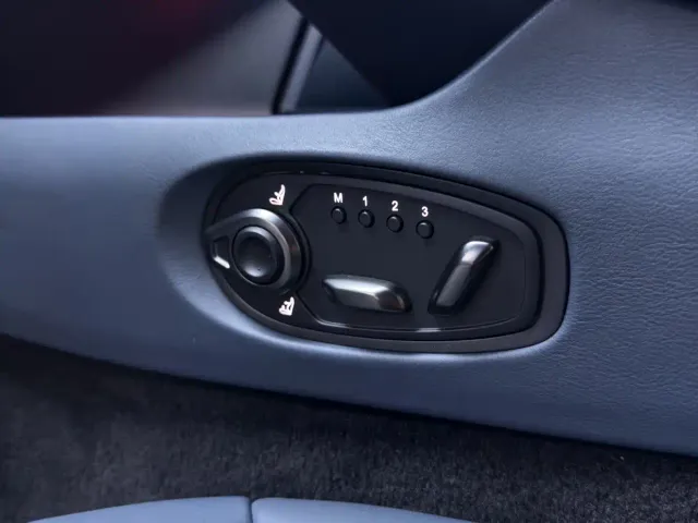 Aston Martin DB12 — Фото автомобиля 30