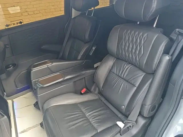 Honda Elysion — Фото автомобиля 16