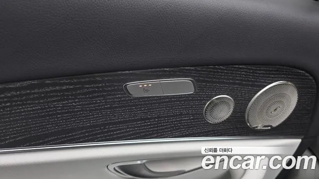 Mercedes-Benz E-Class — Фото автомобиля 24