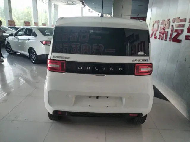 Wuling Hongguang Mini EV — Фото автомобиля 12