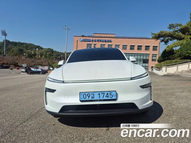 Tesla Model Y — Фото автомобиля 3