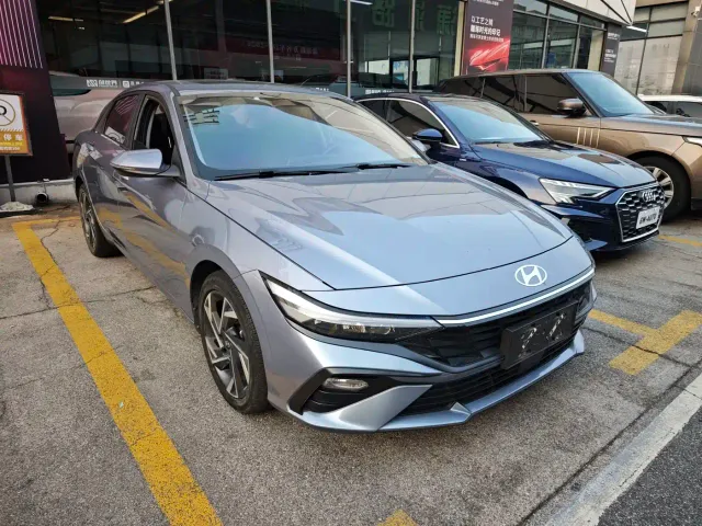 Hyundai Elantra — Фото автомобиля 3