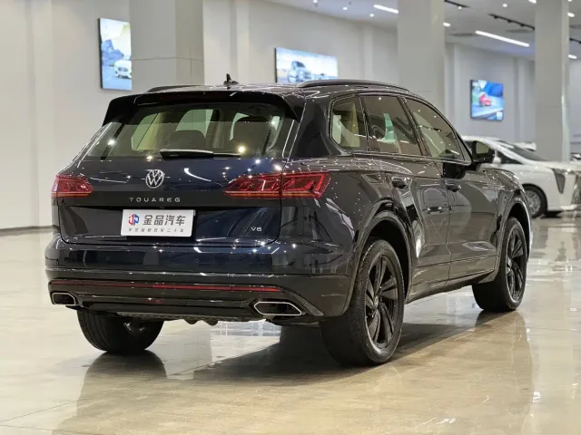 Volkswagen Touareg 2023 3.0TSI R-Line Black Sports Package — Фото автомобиля 4