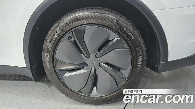Tesla Model Y — Фото автомобиля 6