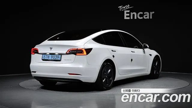Фотография автомобиля — Tesla Model 3