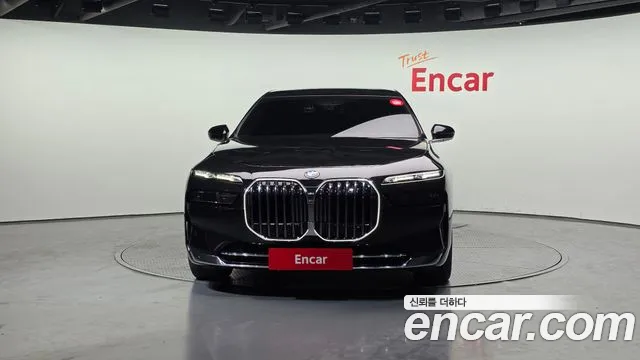 BMW 7-Series — Фото автомобиля 3