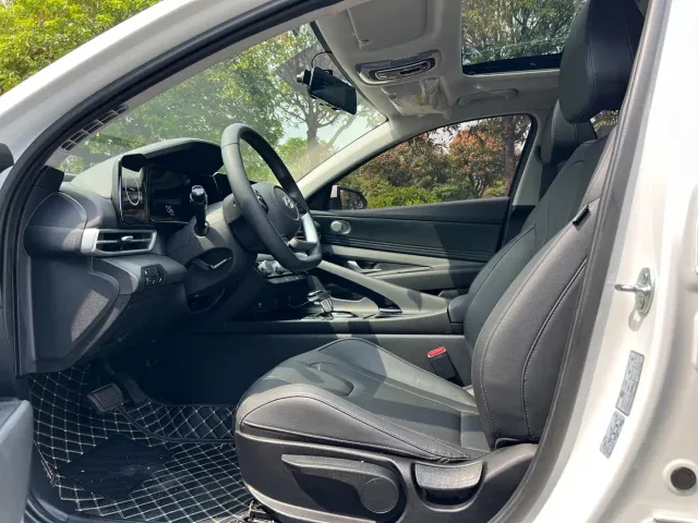 Hyundai Elantra — Фото автомобиля 10