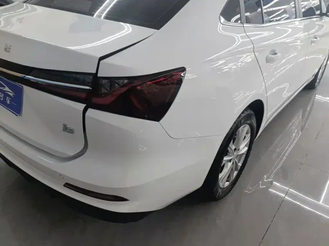 Roewe i5 — Фото автомобиля 7