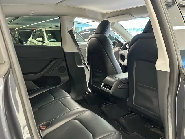 Tesla Model Y — Фото автомобиля 14