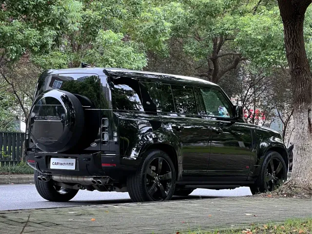 Land Rover Defender — Фото автомобиля 6