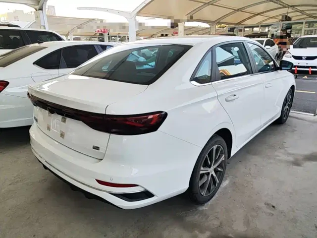 Geely Emgrand — Фото автомобиля 6