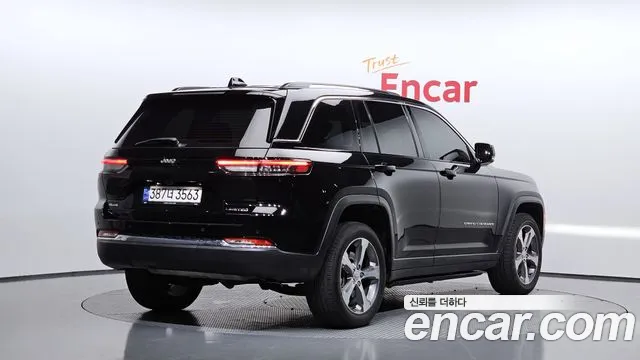 Jeep Cherokee Grand Cherokee(WL) 3.6 Limited — Фото автомобиля 2
