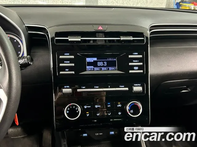 Hyundai Tucson Tucson (NX4) Дизель 2.0 4WD — Фото автомобиля 12