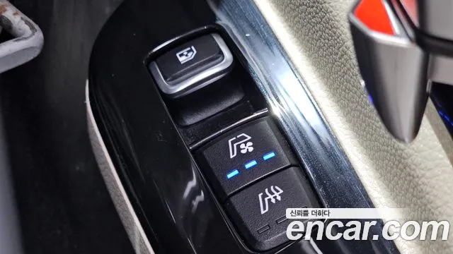 Kia Carnival Generation 4 — Фото автомобиля 12