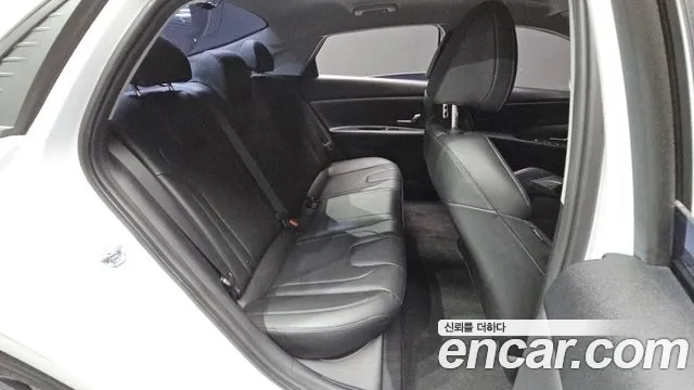 Hyundai Avante CN7 — Фото автомобиля 17
