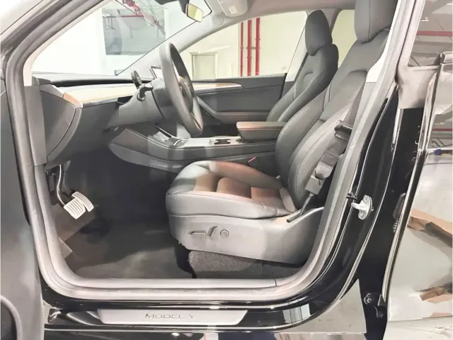 Tesla Model Y — Фото автомобиля 11