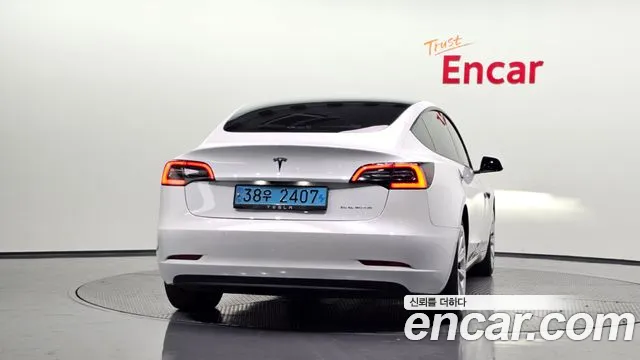 Tesla Model 3 — Фото автомобиля 3