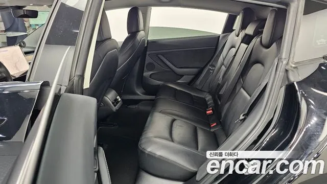 Tesla Model 3 — Фото автомобиля 11
