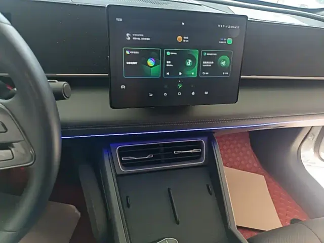 BYD Qin L — Фото автомобиля 12