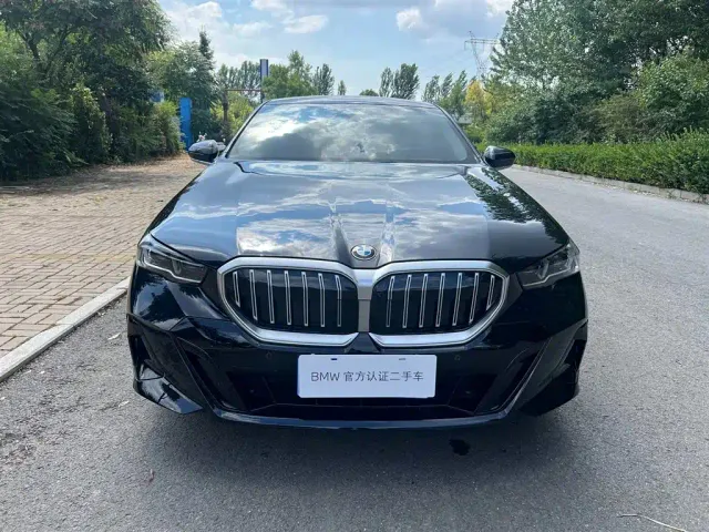 BMW 5 Series — Фото автомобиля 2