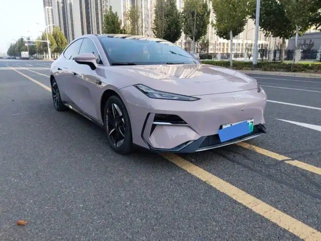 Geely Galaxy E8 — Фото автомобиля 3