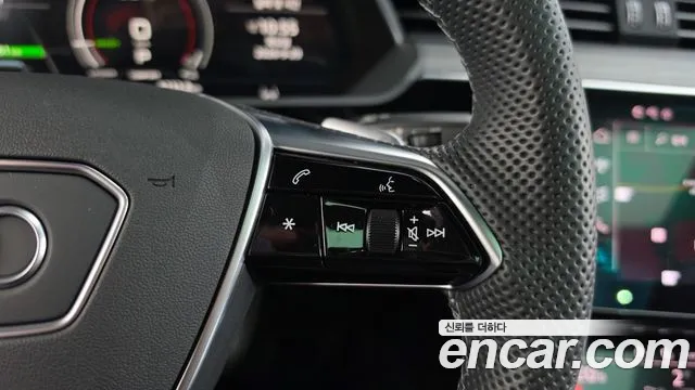 Audi e-tron — Фото автомобиля 23