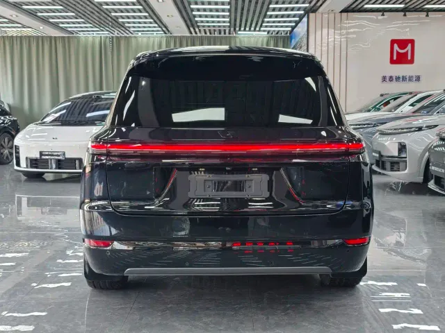 Li Auto L9 — Фото автомобиля 16