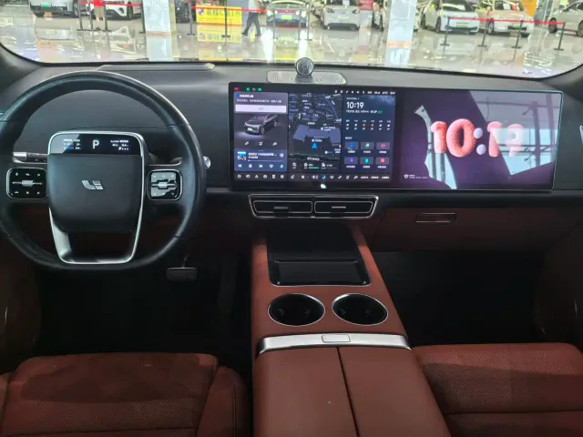 Li Auto L8 — Фото автомобиля 14