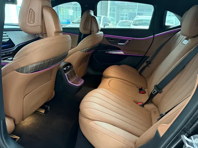 Mercedes-Benz E-Class — Фото автомобиля 7