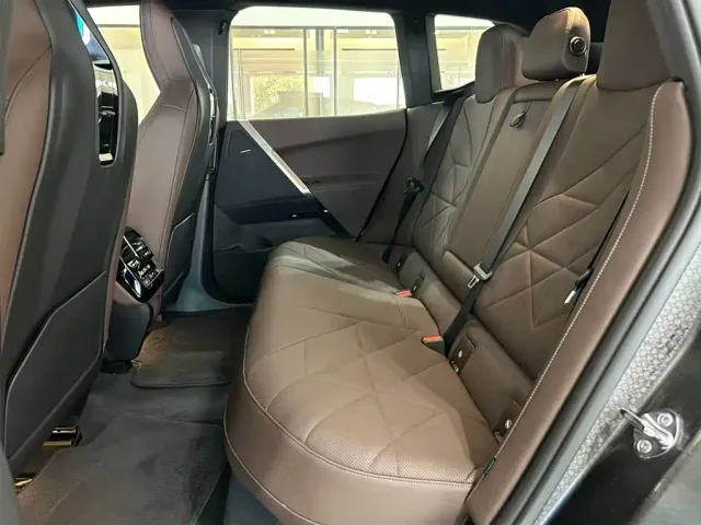 BMW iX — Фото автомобиля 4