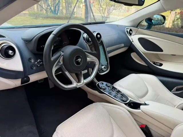 McLaren GT — Фото автомобиля 3