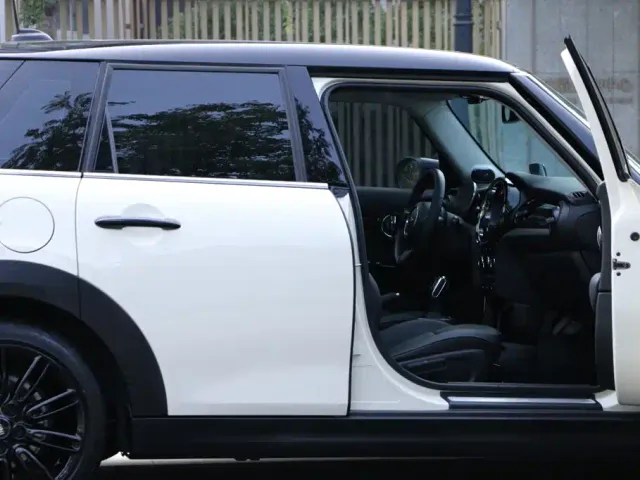 MINI Hatch — Фото автомобиля 11