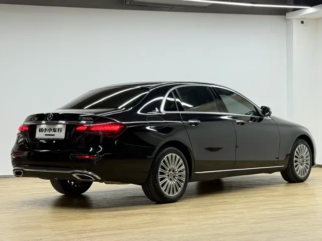 Mercedes-Benz E-Class — Фото автомобиля 4