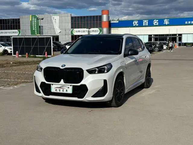 Фотография автомобиля — BMW iX1