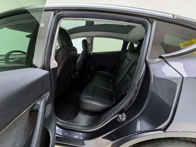 Tesla Model Y — Фото автомобиля 6