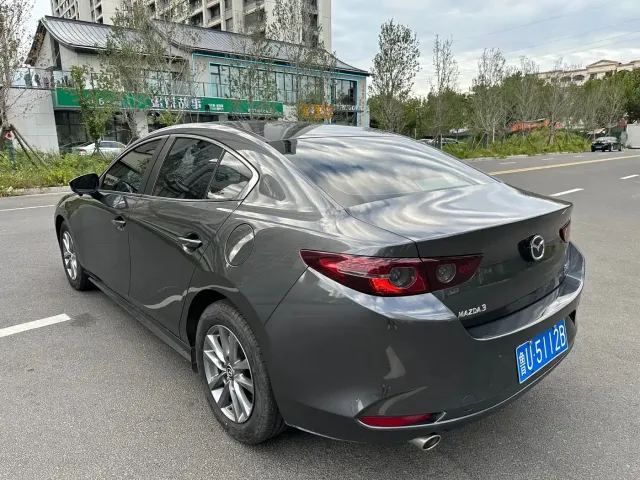 Mazda Axela — Фото автомобиля 8