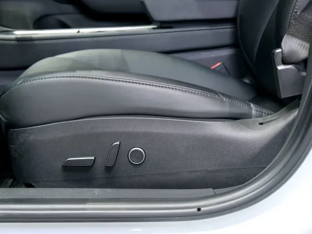 Tesla Model 3 — Фото автомобиля 18